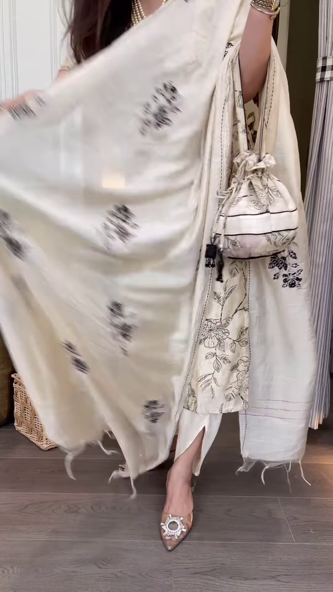 Timeless Off-White Floral Printed Kurta Set – Summer Ethnic Elegance - Image 3