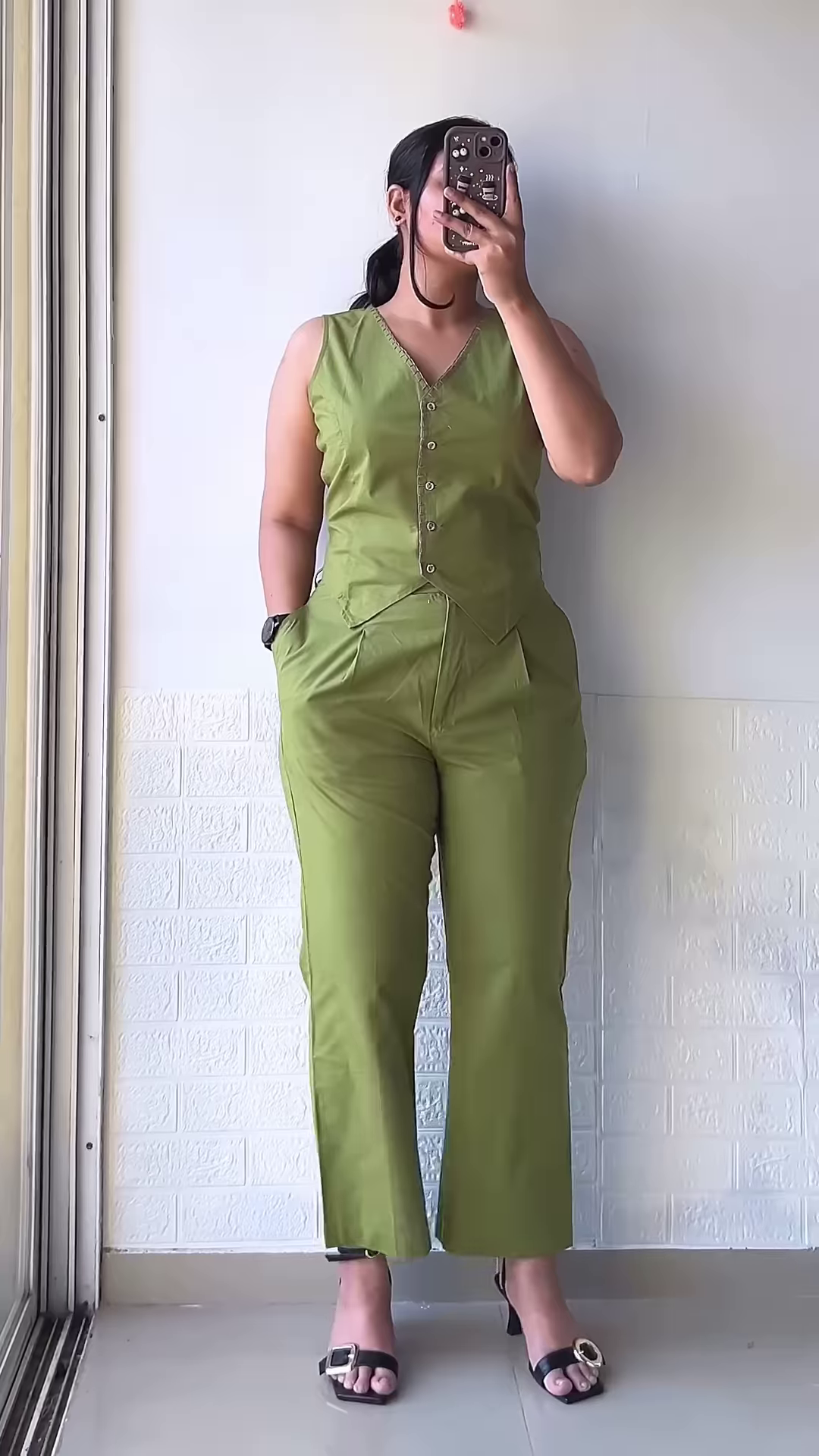 Elegant Black Floral Printed Kurta Set - Image 3