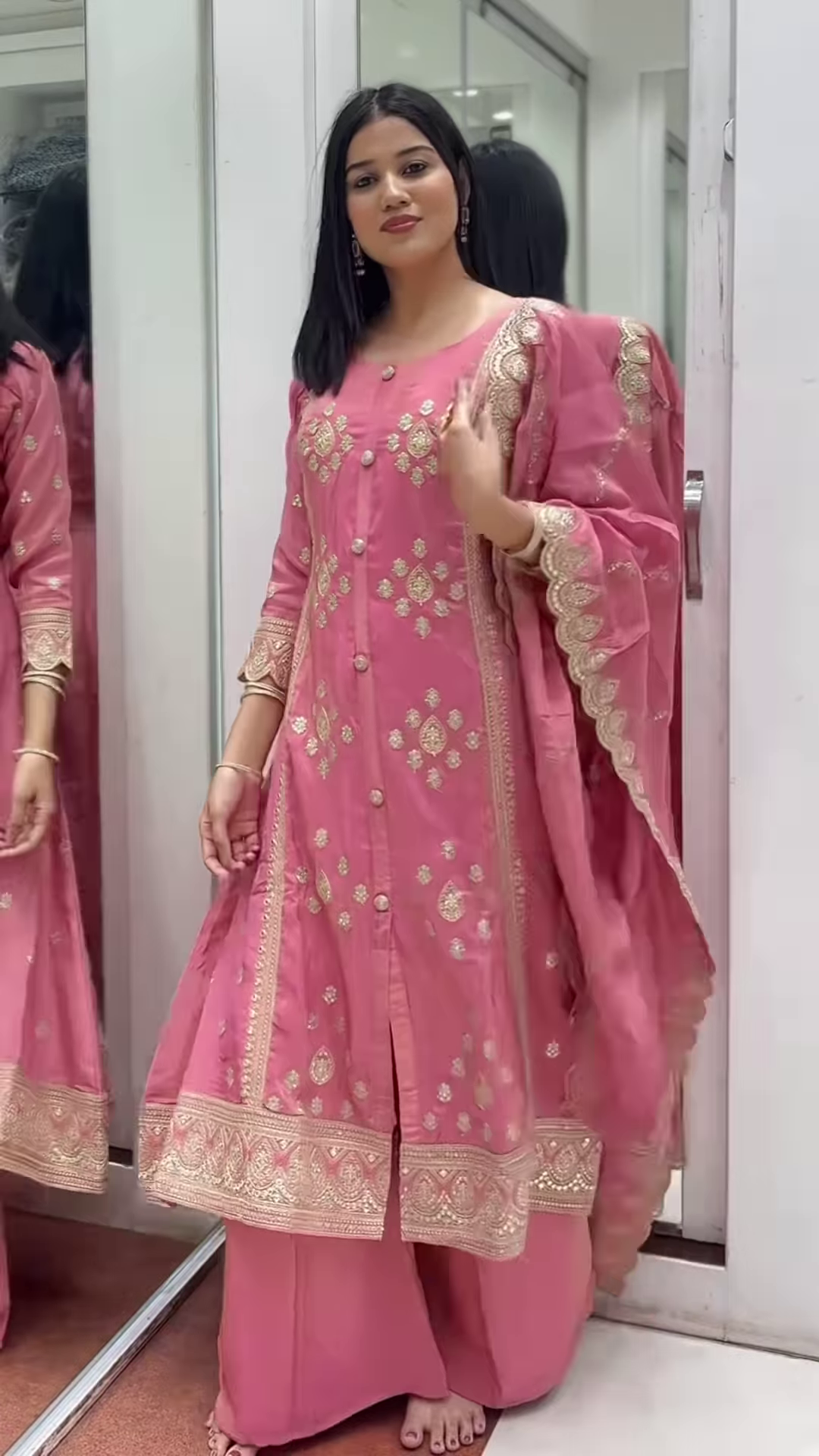 Women’s Embroidered Anarkali Kurta Set – A Timeless Blend of Tradition & Elegance