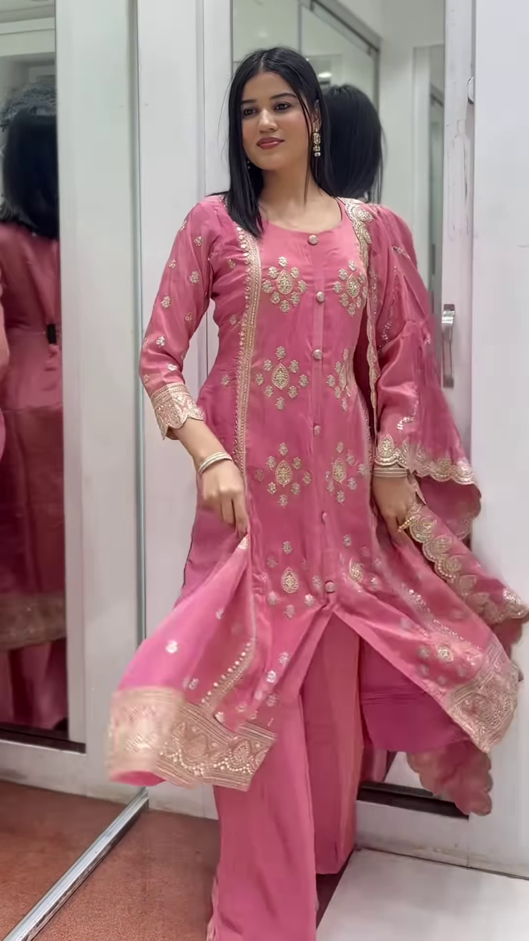 Women’s Embroidered Anarkali Kurta Set – A Timeless Blend of Tradition & Elegance - Image 2