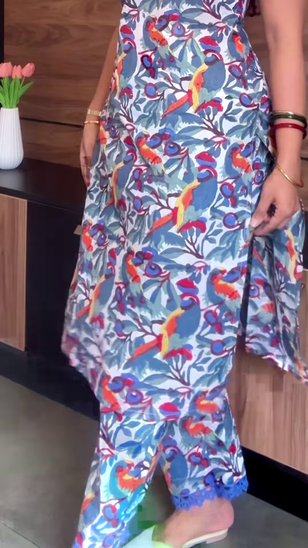 Elegant Floral Print Sleeveless Kurta Set with Matching Palazzo Pants - Image 3