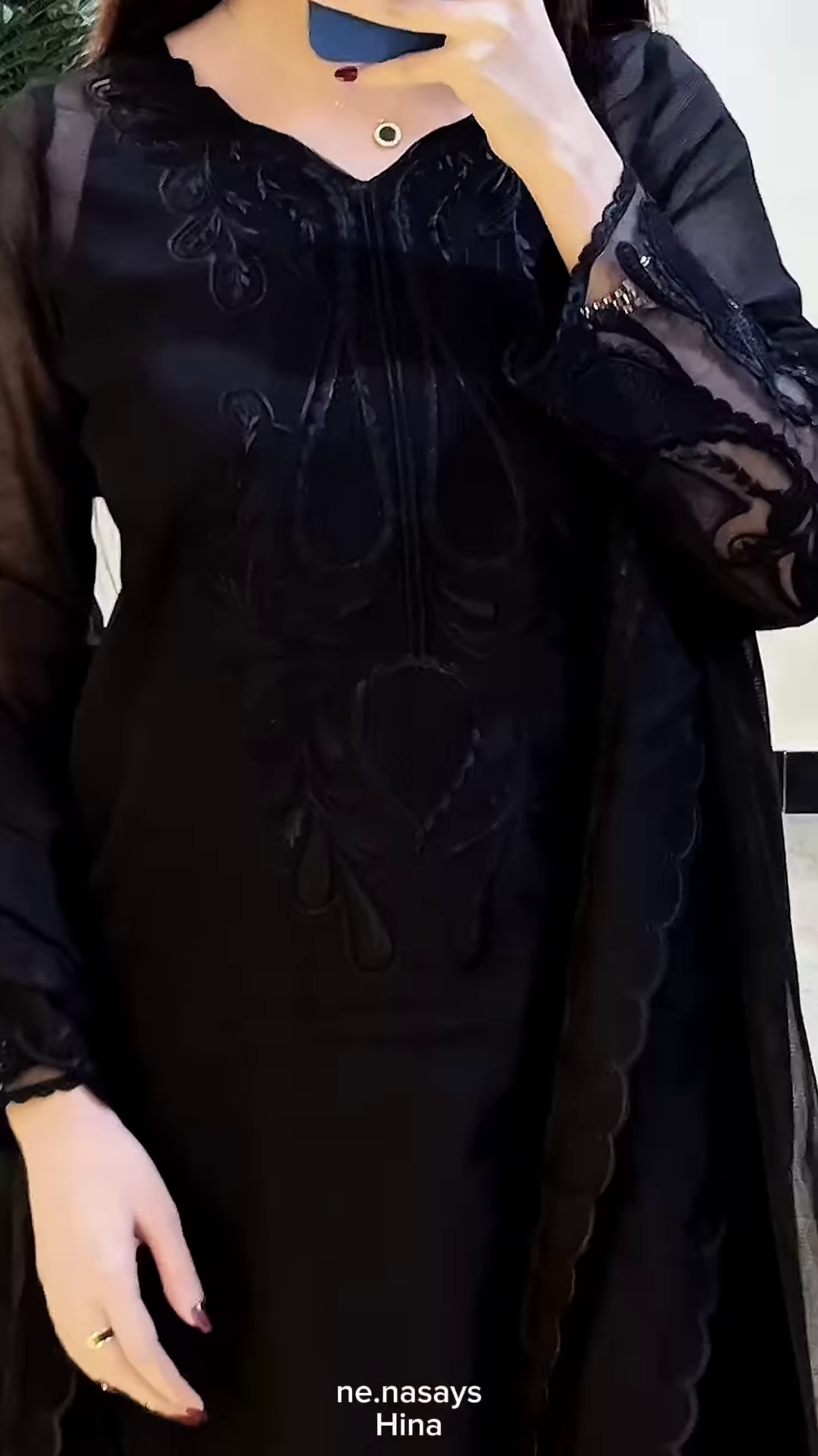 Timeless Elegance: The Classic Black Abaya - Image 3